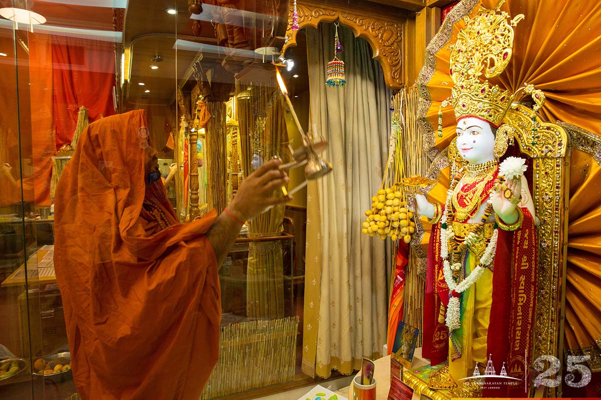 ©1987-2017 SKS Swaminarayan Temple East London